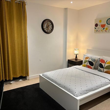 Modern En-Suite Room And Self Catering In London Eksteriør billede